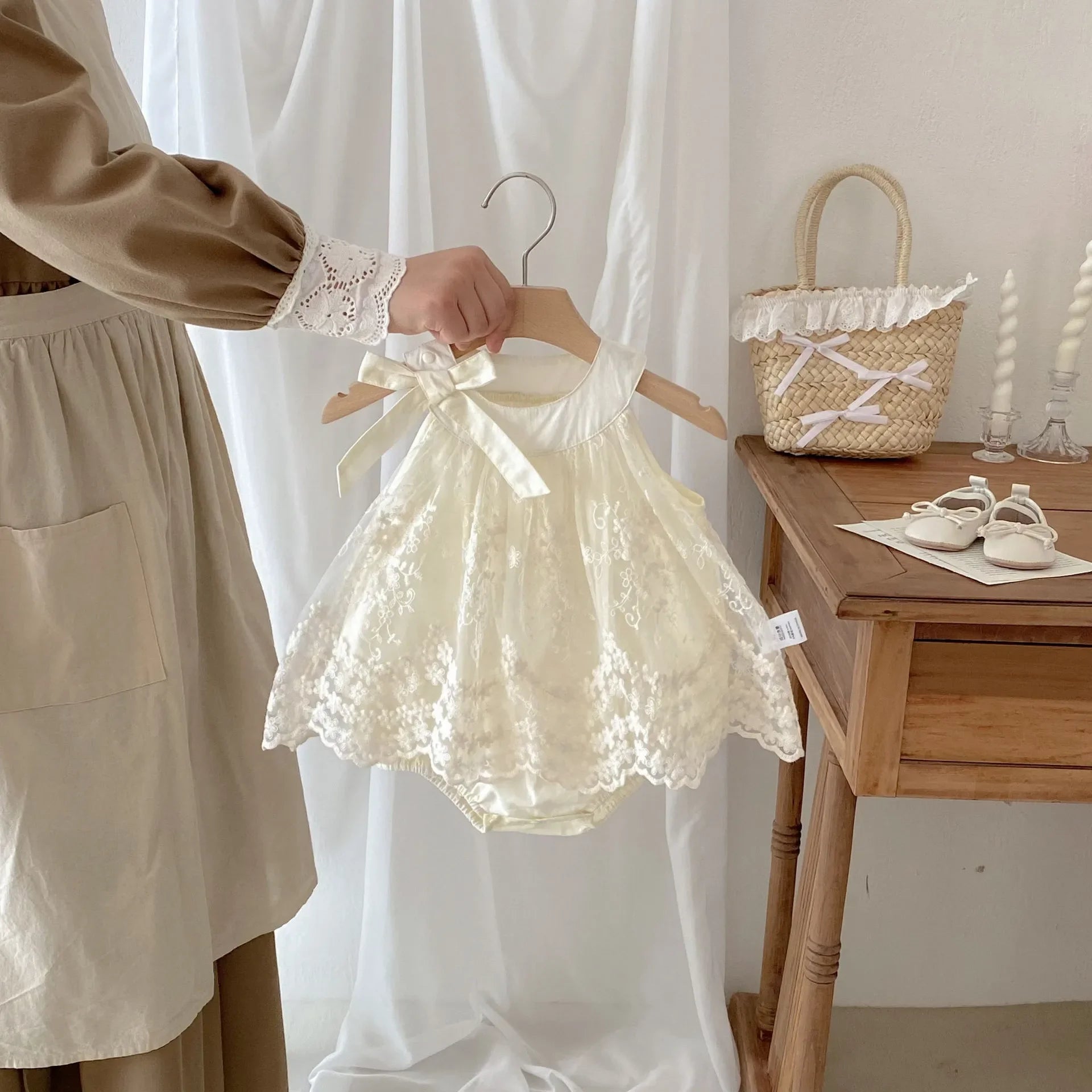 Baby Girl Clothes Cotton Lace Embroidery Bow Romper Dress 0-2Y Baby Girl Birthday Photo Outfit Sleeveless Princess Bodysuit