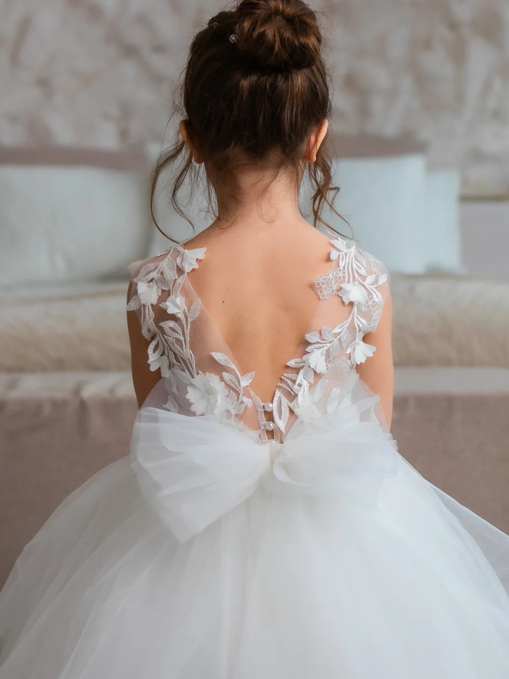 Lace Applique Tulle Flower Girl Dress for Wedding Sleeveless Long Bow Knot V-Back Elegant Formal Dresses