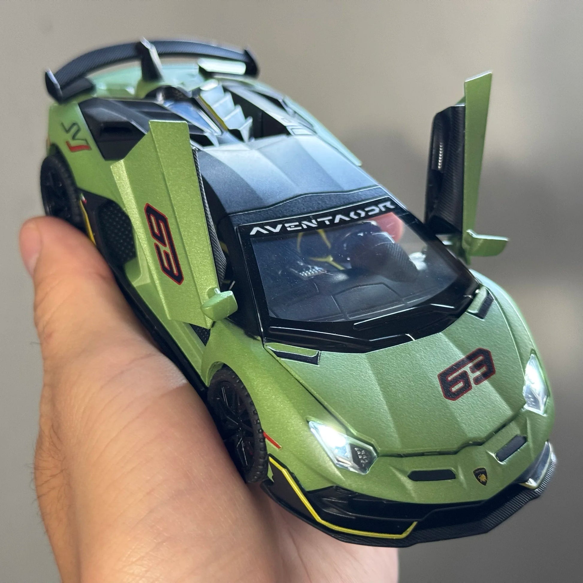 1:32 Aventador SVJ 63 Removable Version Super Sports Car Alloy Diecast Model Car Home Trendy Toys Ornaments Christmas Gifts Kids