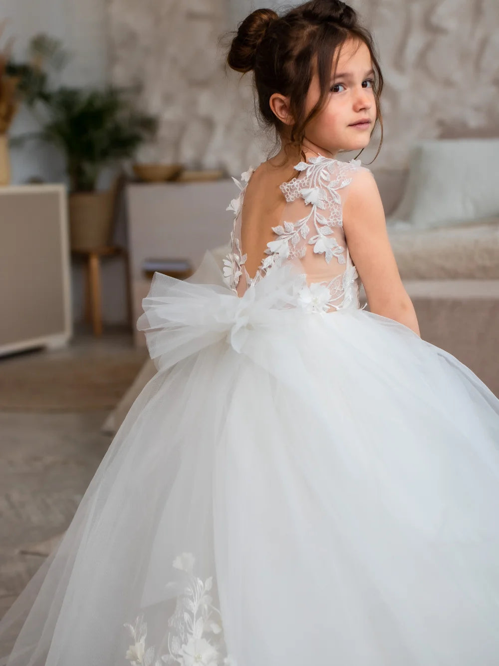 Lace Applique Tulle Flower Girl Dress for Wedding Sleeveless Long Bow Knot V-Back Elegant Formal Dresses